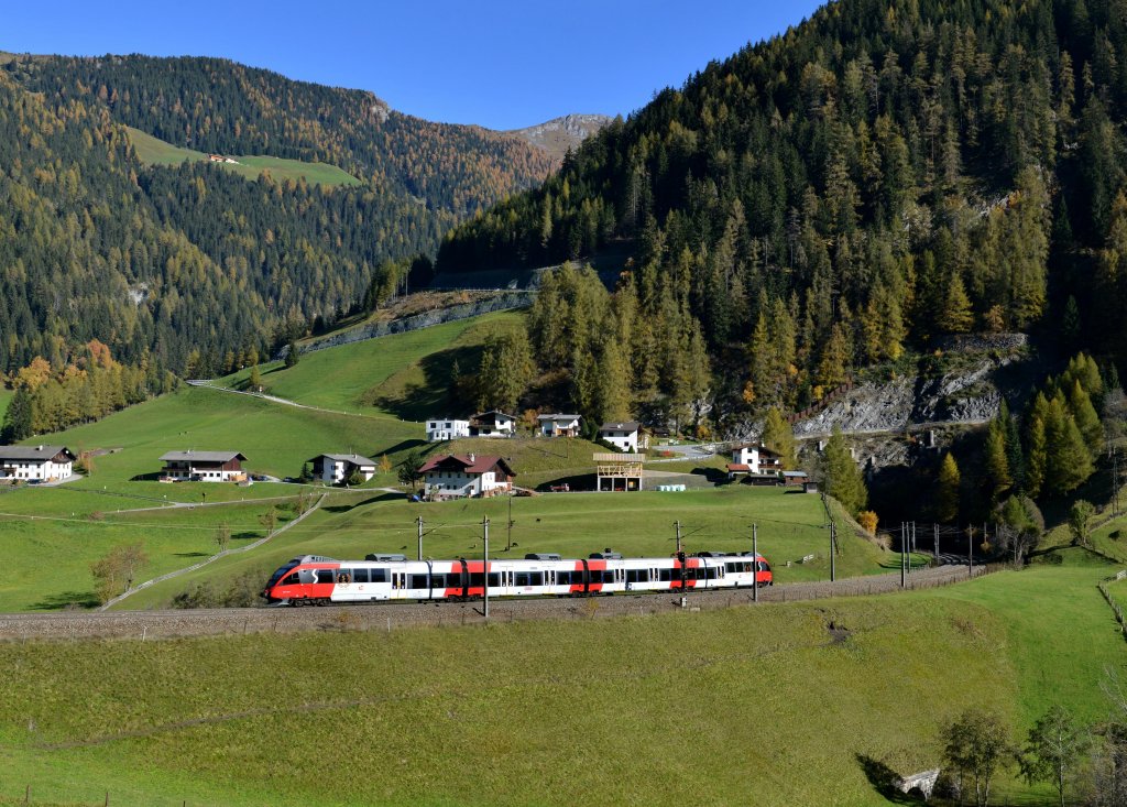 4024 095 zum Brenner am 23.10.2012 unterwegs bei St. Jodok am Brenner.
