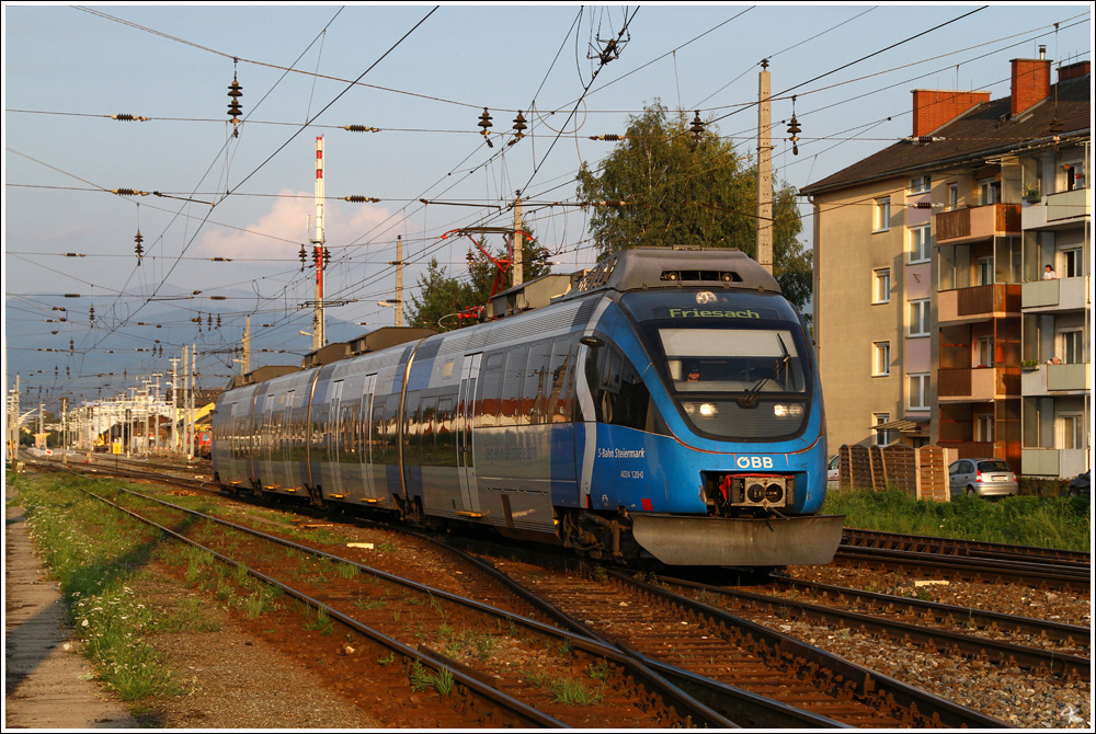 4024 120 fhrt mit R 1713 von Mrzzuschlag nach Friesach.  
Zeltweg Bahnhof 21.9.2011