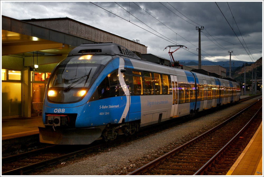 4024 120  S-Bahn Steiermark  fhrt mit R4220 von Unzmarkt nach Bruck an der Mur. 
Leoben 9.9.2010