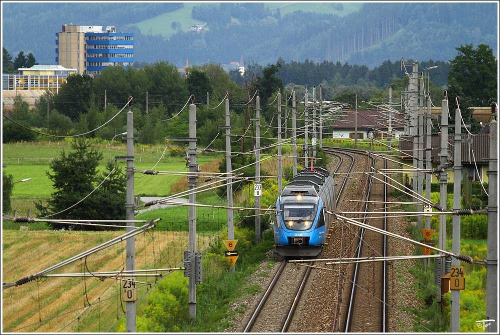 4024 120  S-Bahn Steiermark  fhrt als R 4219 von Bruck an der Mur nach Unzmarkt. 
Zeltweg 14.08