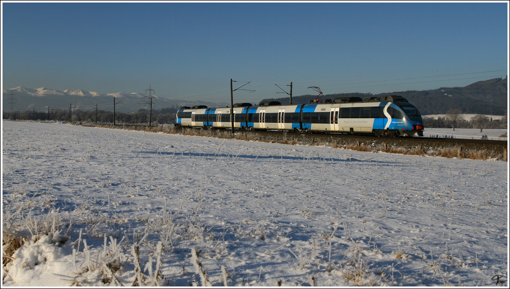 4024 120   S-Bahn Steiermark  f�hrt als R 4210 (Judenburg-Graz Hbf) durch das angezuckerte Murtal. 
St.Margarethen 16.1.2012
