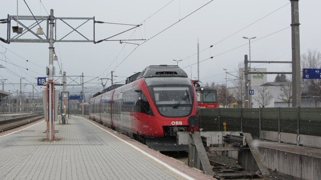 4024 126  LINIE SALZBURG , S6 (Wrgl Hbf->Saalfelden); in Wrgl Hbf am 8.4.2012.