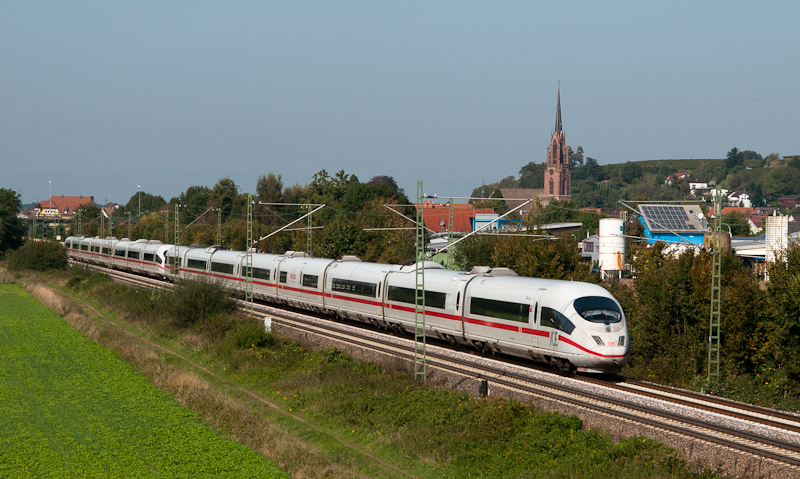 403 *** + 403 322 am 25. September 2011 als ICE 208 (Basel SBB - Kln Hbf) bei Teningen.