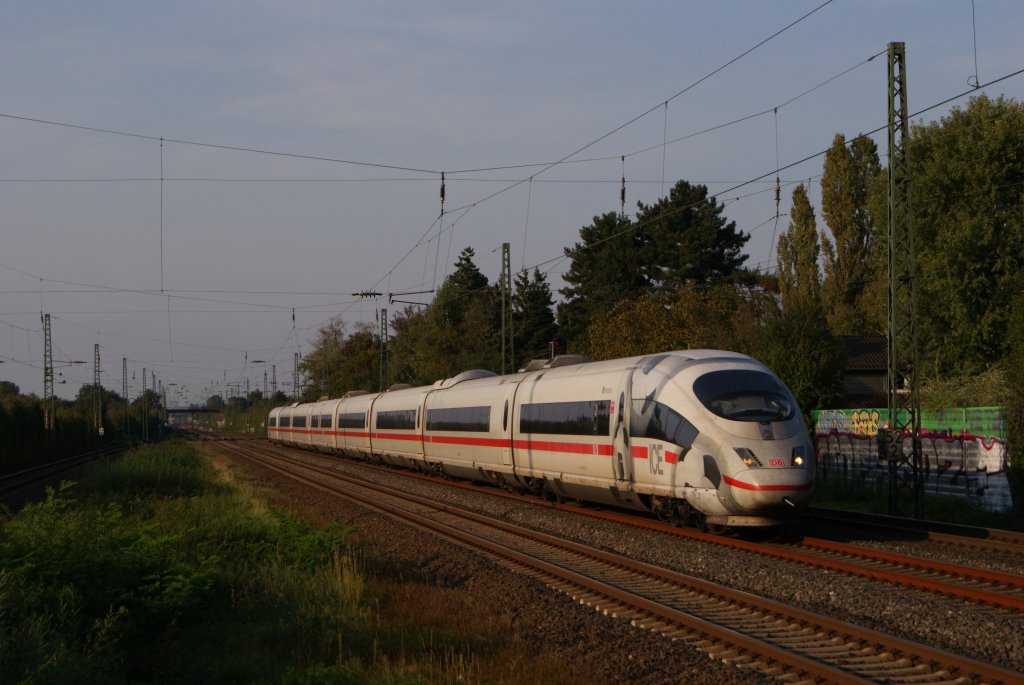 403 012-8  Montabaur  bei der Durchfahrt durch Düsseldorf-Angermund am 25.09.2011