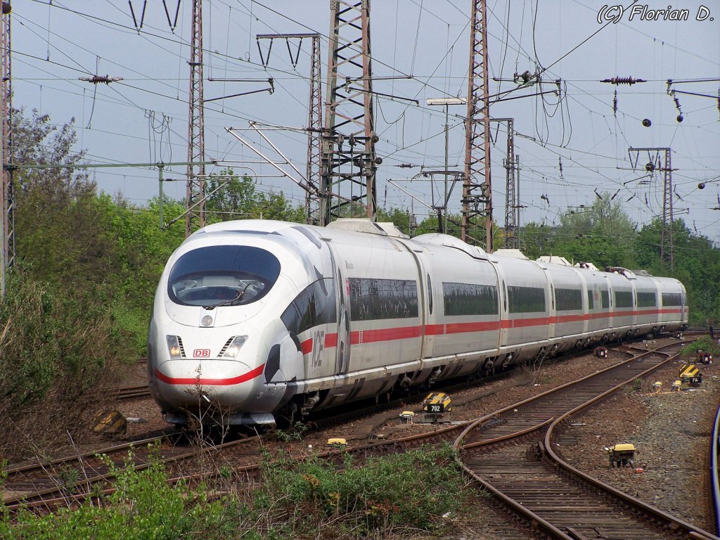 403 012  Montabaur  bei der Einfahrt von Duisburg Hbf auf seinem Weg als ICE 629 am 27.04.2010