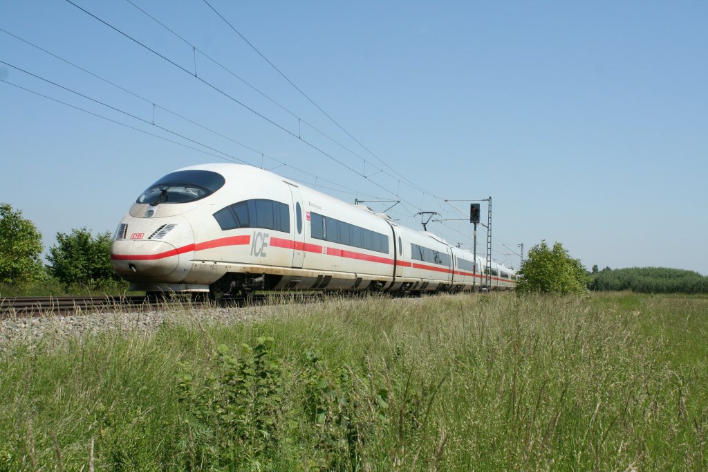 403 017-7 als ICE 108 von Basel SBB nach Dortmund am Vormittag des 06.06.13 sdlich von Buggingen.