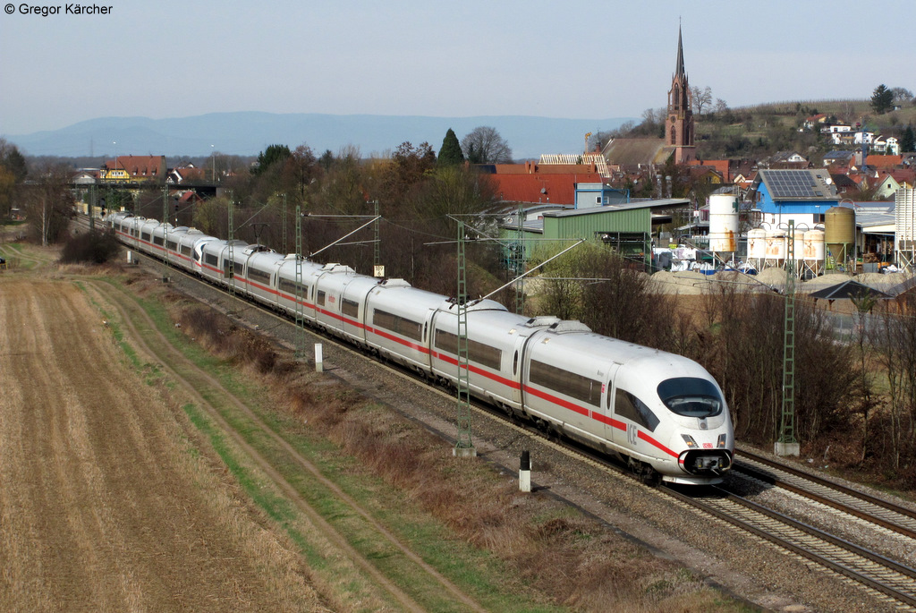 403 022-5  Solingen  + Fuball-ICE 403 012-8  Montabaur  als ICE 503 (Hannover-Basel ber Kln) am 17.03.2012 bei Teningen.