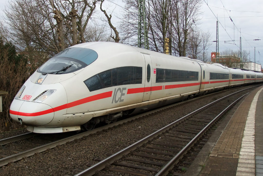 403 051-6 mit ICE 825 nach M�nchen ausfahrend aus Recklinghausen 29.12.2012