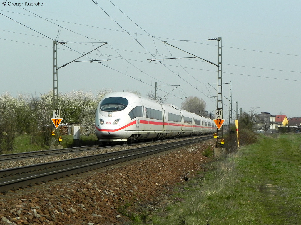 403 055-7 (ohne Stdtename) fuhr am 25.03.2011 als ICE 503 von Hannover nach Karlsruhe Hbf. Aufgenommen bei Graben-Neudorf.