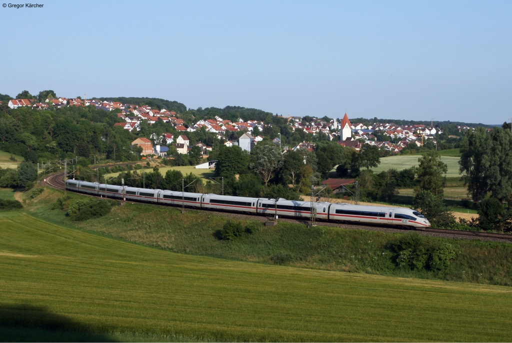 403 058  St Ingbert  als ICE 512 (Mnchen-Mnster (Westf.)) durchfhrt den Bogen bei Lonsee. Aufgenommen am 16.07.2013.