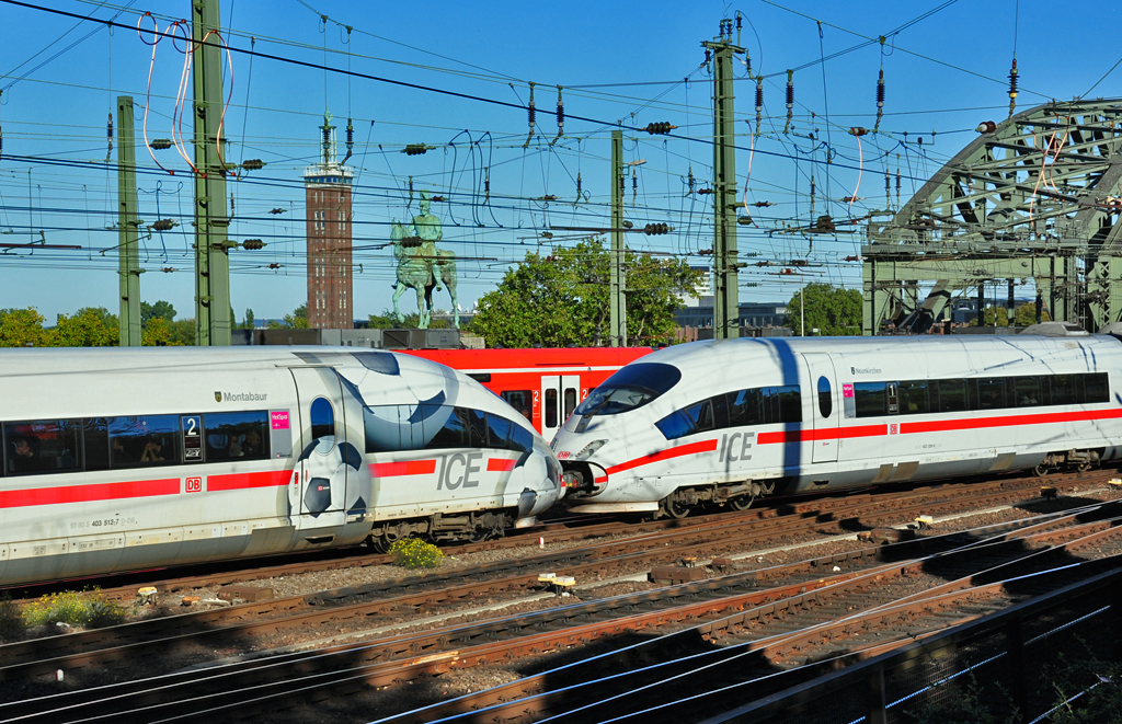 403 512-7 Montabaur ICE kurz vor Hbf Kln. Im Hintergrund Messeturm Deutz, Reiterstandbild und Hohenzollernbrcke. 10.10.2010