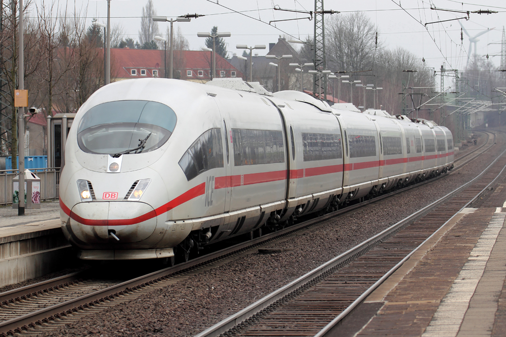 403 521-8 als ICE 825 nach Mnchen bei der Einfahrt in Recklinghausen 13.4.2013