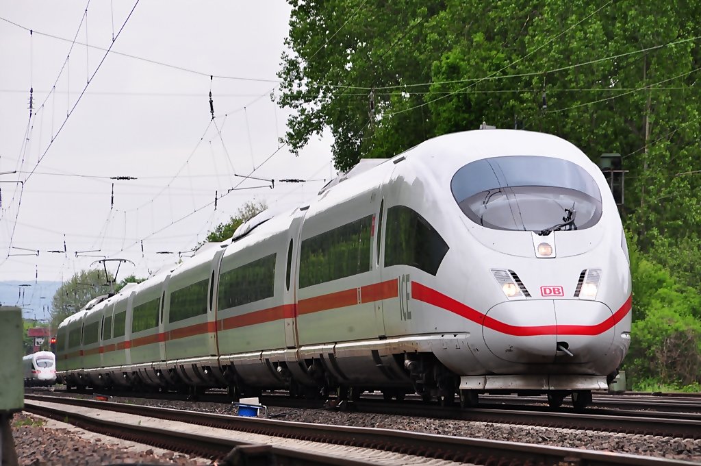 403 524 vor der  Bauampel  im Bf Grokrotzenburg Richtung Hanau am 14.05.2010
