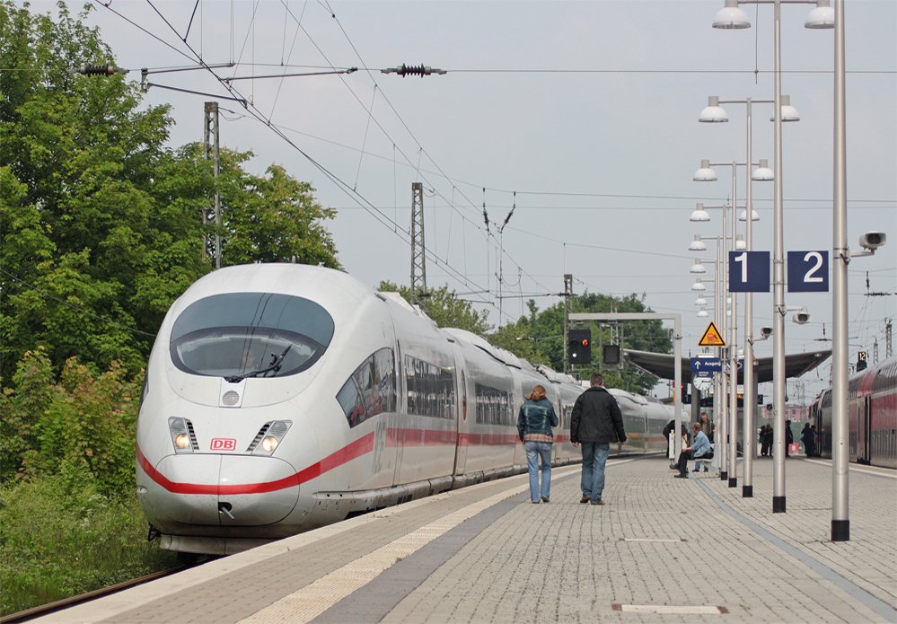 406 501-7 als ICE14 nach Bruxelles-Midi bei der Durchfahrt in Aachen Rothe-Erde, 1.6.10