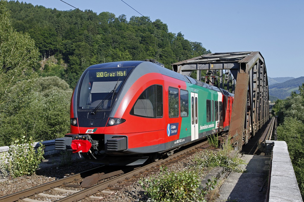 4062 002 als REX 1997 (Leoben - Graz Hbf) auf der Schleifenbrcke von Bruck/Mur am 16.07.2013.