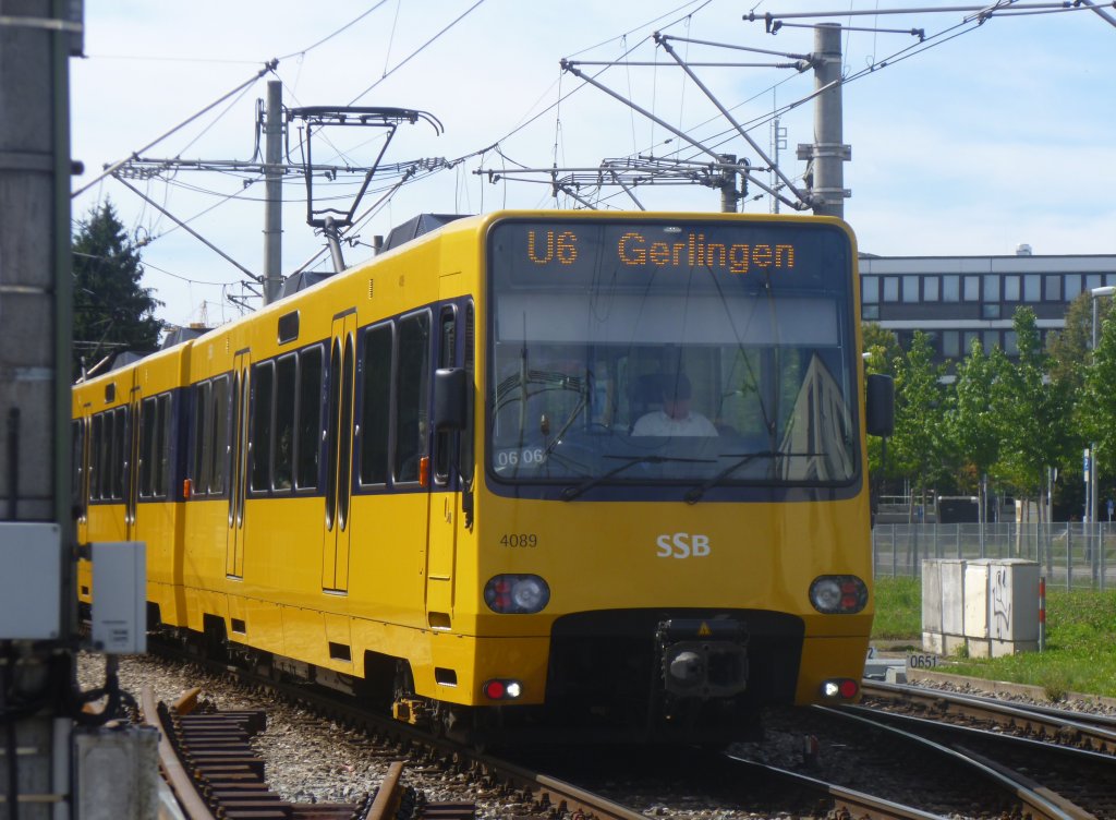 4089/4090 war zusammen mit 4155/4156 (leider nicht im bild) auf Kurs 06-06 richtung Gerlingen unterwegs hier fahren die beiden grad in den halt Mhringen Bahnhof ein