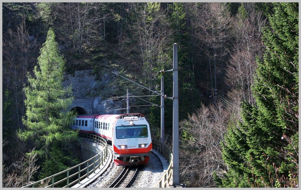 4090 001 fhrt als R 6813 von St. Plten Hbf nach Mariazell. Klausgrabenviadukt, 23.04.11