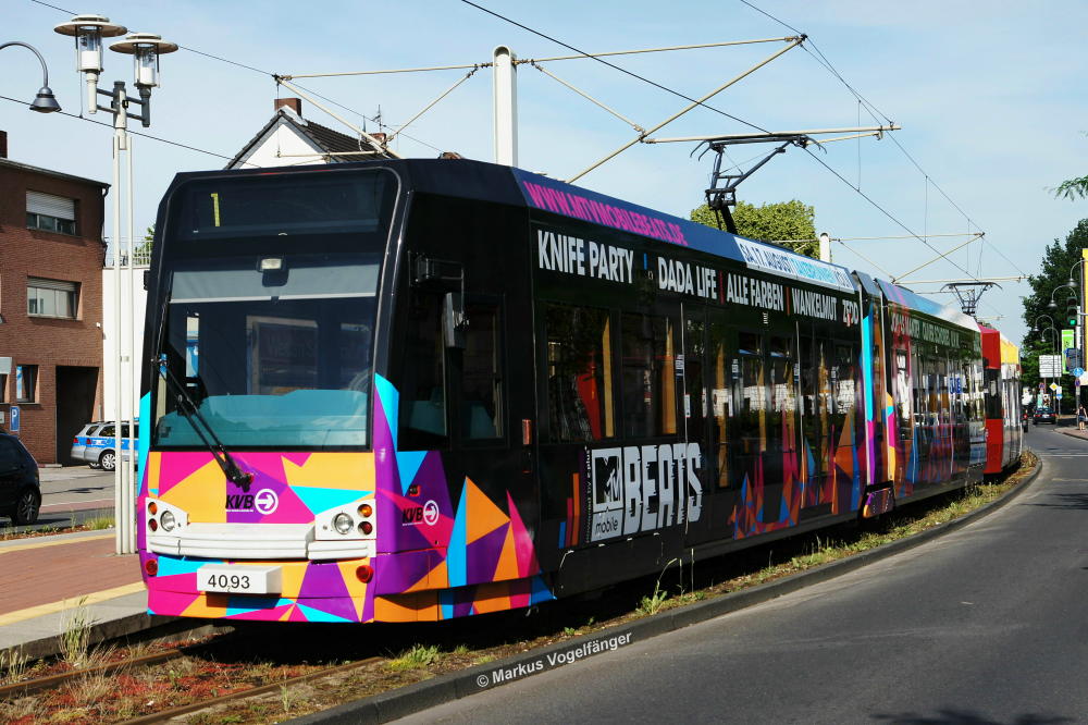 4093 mit neuer Ganzreklame  MTV Mobile Beats  an der Haltestelle Weiden Schulstrae am 20.06.2013. 