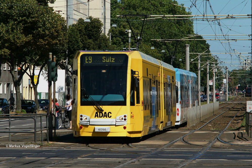 4098 als umgeleitete Linie 9 auf der Kreuzung Aachener Str./Grtel am 01.08.2013.