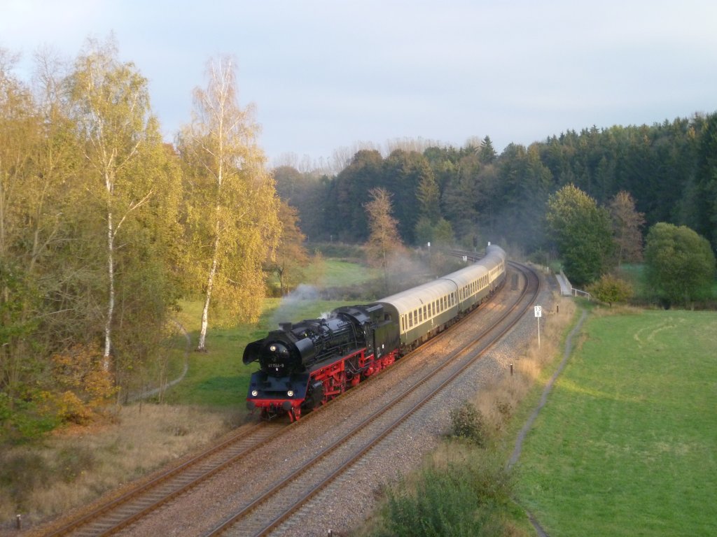 41 1144-9 fhrt mit dem Elstertal-Express am 23.10.11 durch Pirk. 

