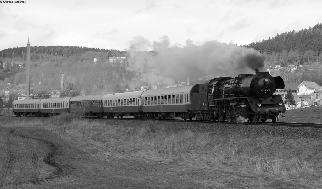41 1144-9 mit dem DPE 305 (Eisenach-Meiningen) bei Wasungen 12.4.13