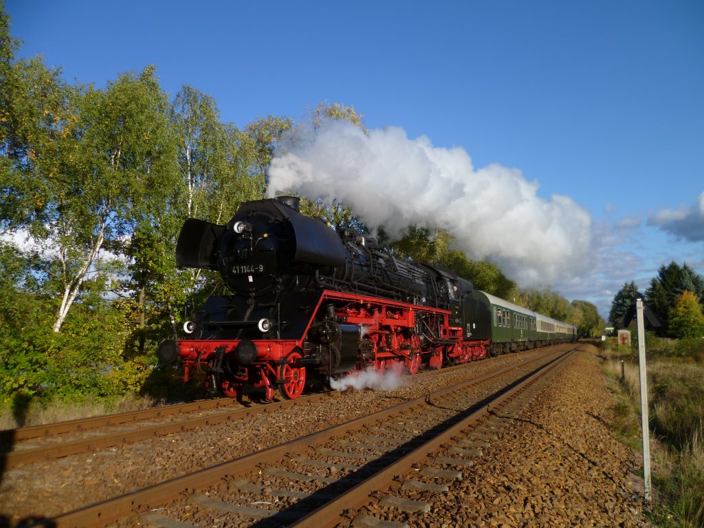 41 1144-9 Mit dem Elstertal Express 2012. Hier am 07.10.12 zusehen an der Talsperre Pirk kurz nach Oelsnitz. 