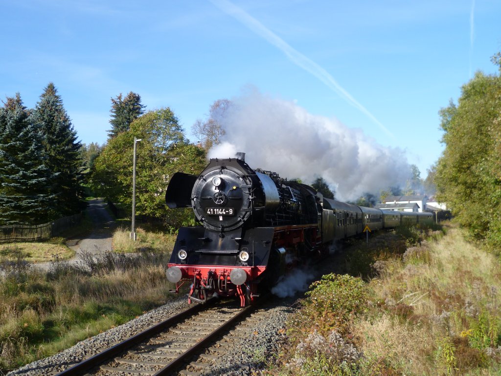 41 1144-9 mit dem Elstertal-Express in Bad Elster am 16.10.11. 

