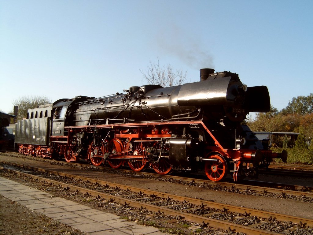 41 1144 (IGE Werratal Eisenach) zum Saisonausklang beim EMBB in Leipzig-Plagwitz am 25.10.2003 in der Abendsonne. Vier Monate nach der Wiederinbetriebnahme.