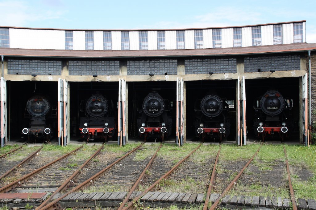 41 1289, 50 3517, 52 8058 und 52 8117 am 04.09.2010 im ehemaligen BW Falkenberg oberer Bahnhof. Die Sammlung war dieses Jahr leider nur an diesem einem Wochenende zugnglich.

