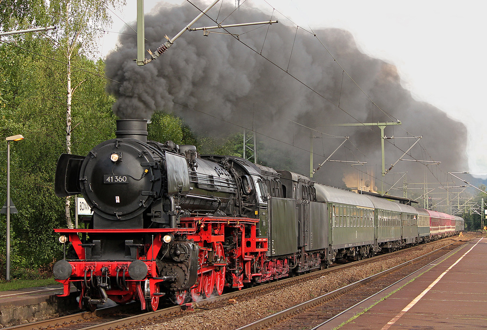 41 360 der Dampfloktradition Oberhausen mit einem Sonderzug aus Koblenz kommend (BUGA) in Bonn Oberkassel am 18.06.2011