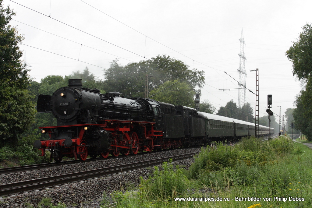 41 360 fhrt am 25. Juni 2011 um 10:26 Uhr mit einem Sonderzug durch Solingen Ohligs