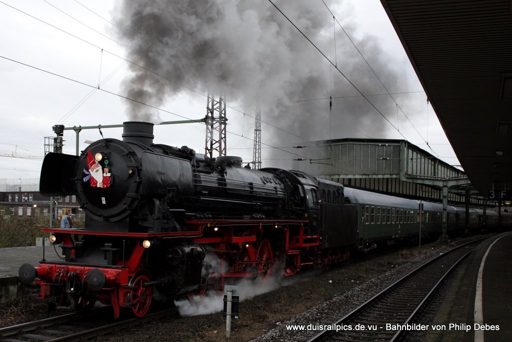 41 360 verlsst am 6. Dezember 2009 um 10:59 Uhr mit einem SZ (DPE 39247 - Nikolaus Express zum Weihnachtsmarkt nach Aachen) den Duisburger Hbf