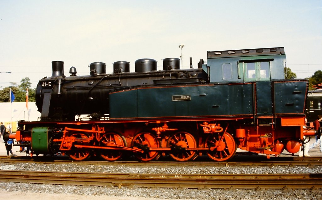 41-E (ex Hibernia AG) auf der Fahrzeugschau  150 Jahre deutsche Eisenbahn  vom 3. - 13. Oktober 1985 in Bochum-Dahlhausen. Die Lokomotive ist heute vor dem Musicaltheater  Starlight Express  in Bochum aufgestellt.