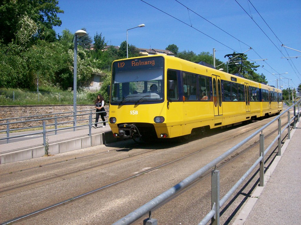 4101/4102 U2 Botnang bei der Ausfahrt an der Oberen Ziegelei.