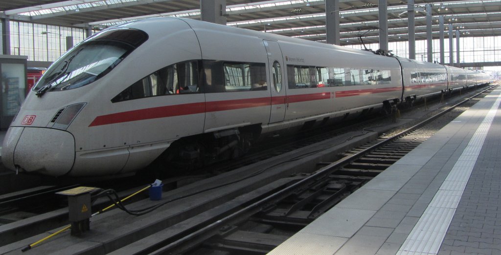 411 ***  Waren (M�ritz)  als ICE 584 (M�nchen Hbf->L�beck Hbf) in M�nchen Hbf am 24.7.2012.
