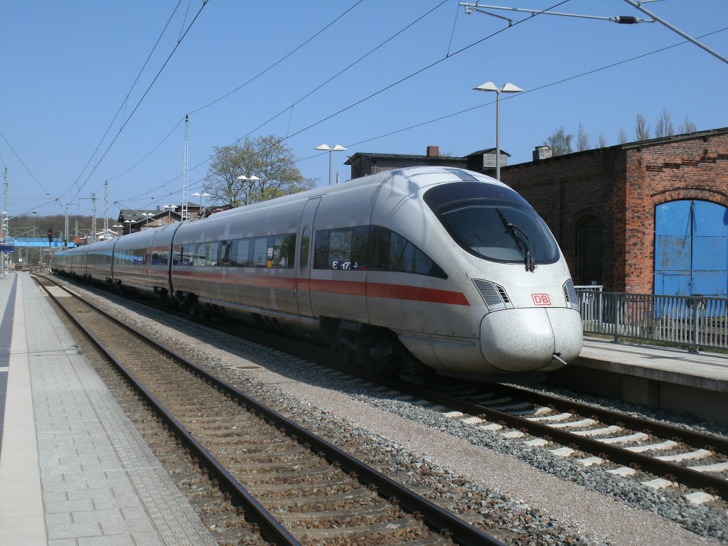 411 008,am 04.Mai 2013,als ICE 1714 Mnchen-Binz in Bergen/Rgen.