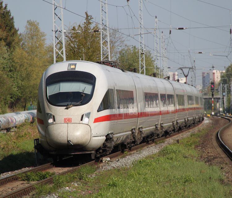 411 054-0 Sonnenberg als ICE 1611 von Warnemnde nach Mnchen Hbf bei der Durchfahrt im Bahnhof Rostock-Bramow.(07.05.2011)