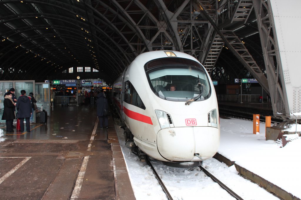 411 067-2  Traunstein , mit 1597, in Leipzig Hbf wartet auf die Abfahrt nach Dresden Hbf. 24.02.2013