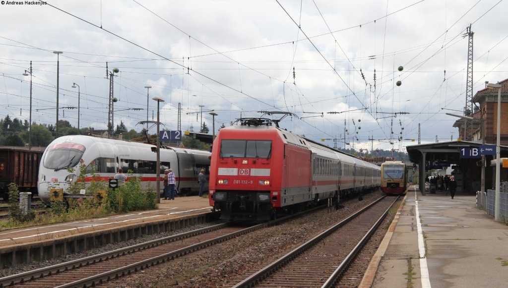 411 075-5  Villingen-Schwenningen ; 101 132-9 mit dem IC 2370  Schwarzwald  (Konstanz-Hannover Hbf) und VT 235 als HzL88052 (Trossingen Stadt-Br�unlingen Bf)  in Villingen 15.9.12