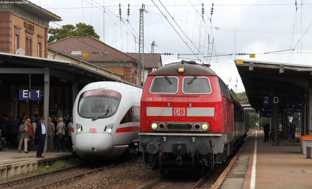 411 075-5  Villingen-Schwenningen  und 218 326-7 mit RE 22304 (Neustadt(Schwarzw)-Rottweil) in Villingen(Schwarzw) 15.9.12