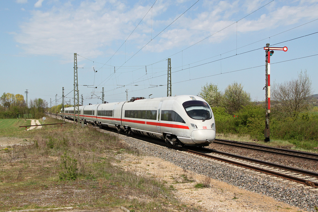 411 077 am 27.04.2012 in Eggolsheim.