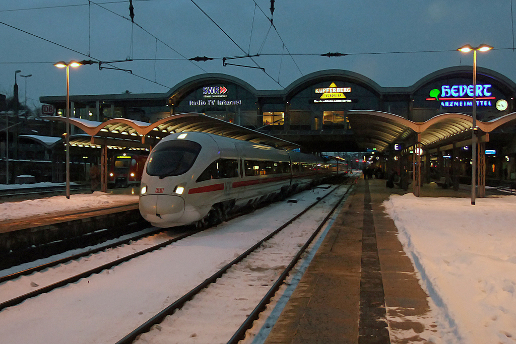 411 507-7 im Bahnhof Mainz 17.12.2010