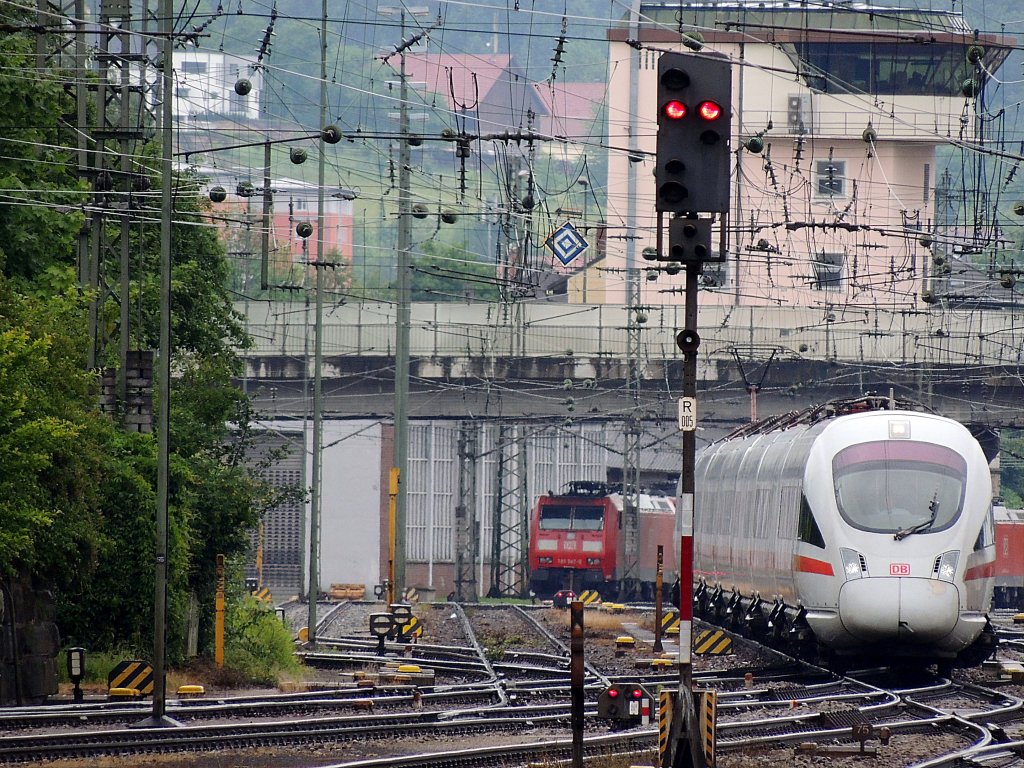 411 553-1  Illmenau  bahnt sich seinen Weg als ICE21 in den Passauer Hauptbahnhof; 120609