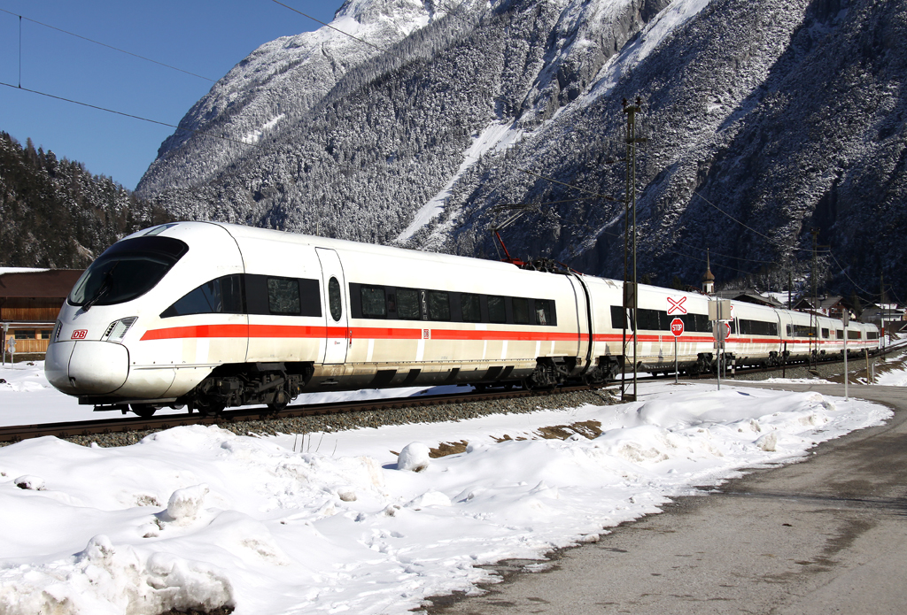 411 555-6 als ICE 1206 von Innsbruck nach Berlin durch Scharnitz am 16.03.2013