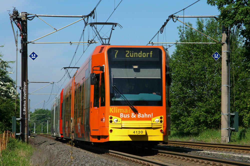 4120 zwischen den Haltestellen Marsdorf und Stttgenhof am 19.05.2013.