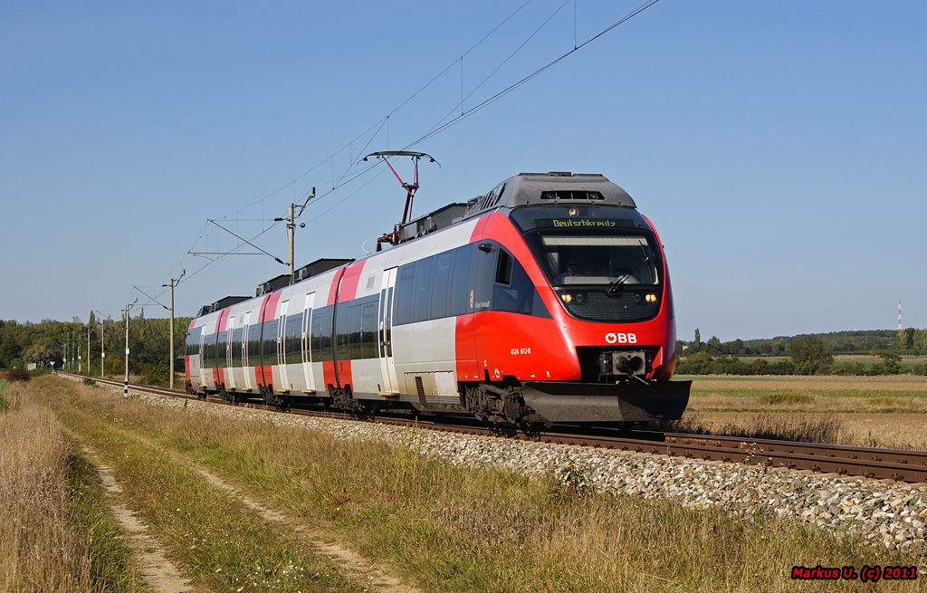 4124 012  Wiener Neustadt  war am 30.09.2011 als REX2825 von Wien Meidling nach Deutschkreutz unterwegs.