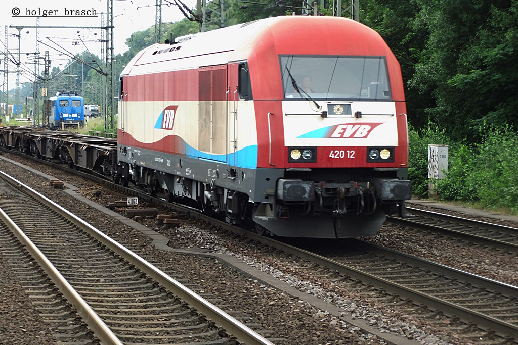 420 12 der evb ist am 13.06.13 mit einen containerzug durch harburg gefahren