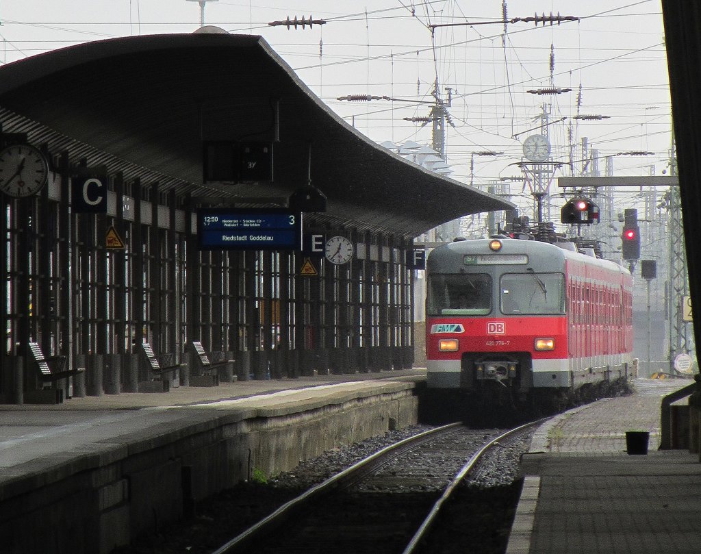 420 776 als S7 (Riedstadt-Goddelau->Frankfurt(Main)Hbf) in Frankfurt(Main)Hbf.(6.8.2012)
