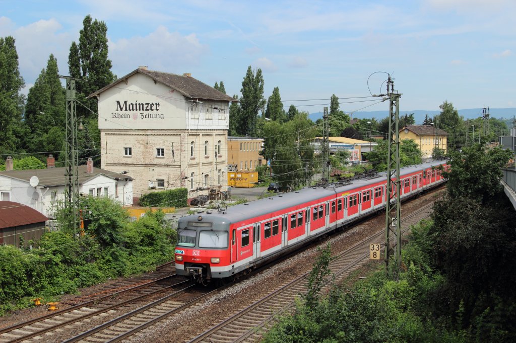 420 838-5 und ein weiterer 420 als S9 nach Hanau in Mainz-Kastel am 03.07.2012