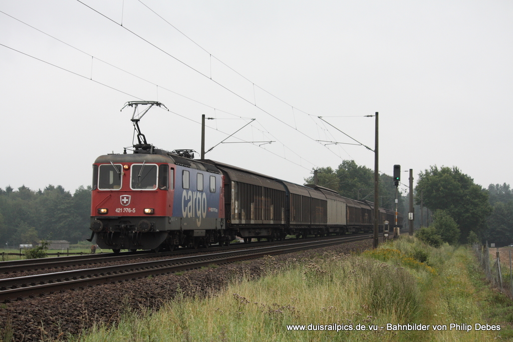 421 376-5 (SBB Cargo) fhrt am 4. August 2011 um 15:25 Uhr mit einem Gterzug durch Reindorf